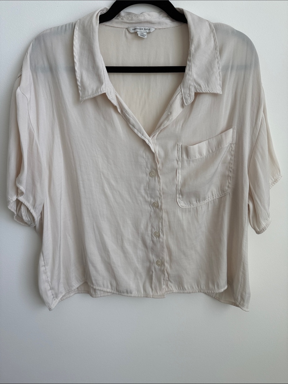 American Eagle Outfitters Cream Short-Sleeve Button-Front Shirt Cropped